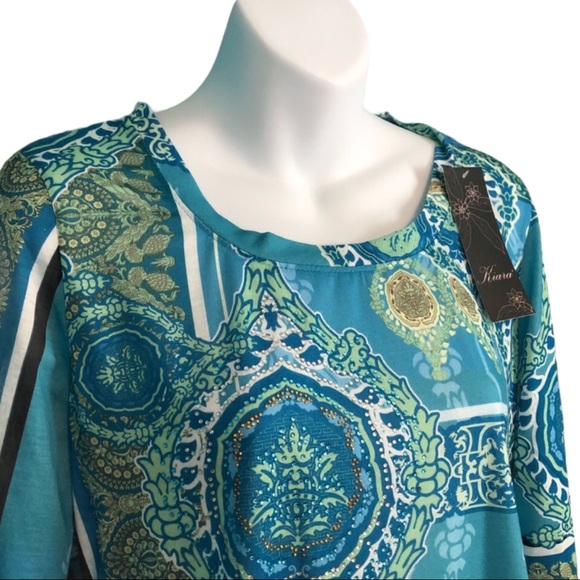 Kiara 3/4 Sleeve Scoop Neck Medallion Top NEW - Picture 3 of 7